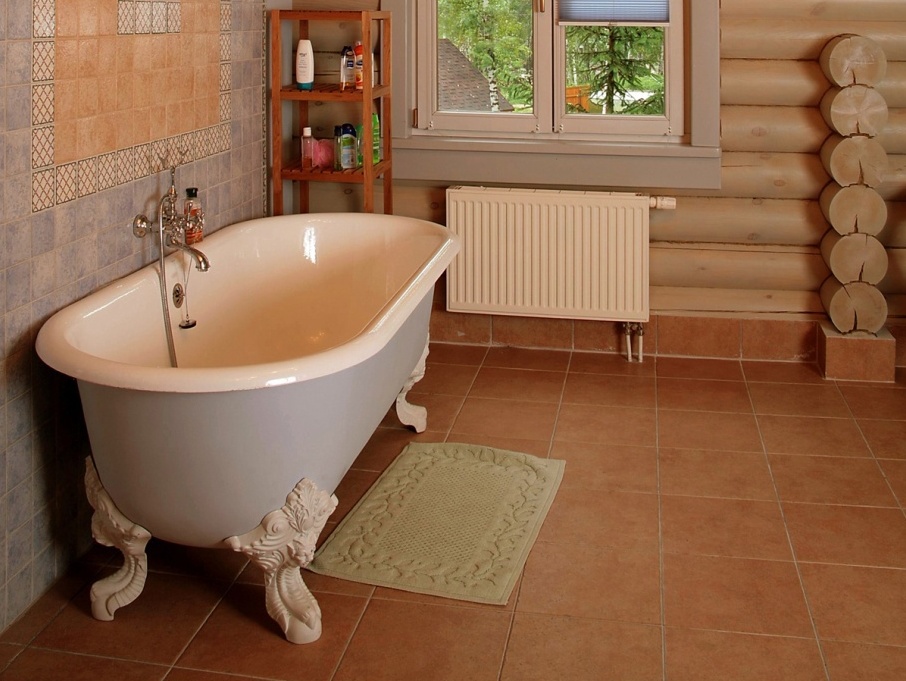 Чем обработать деревянный пол ванной комнаты: рекомендации по уходу