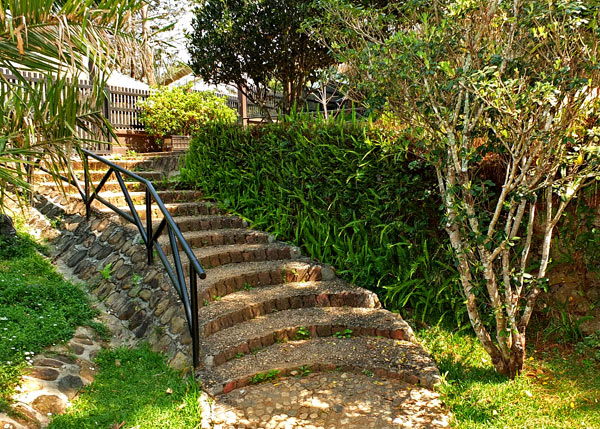 dirt-garden-stairs-02.jpg