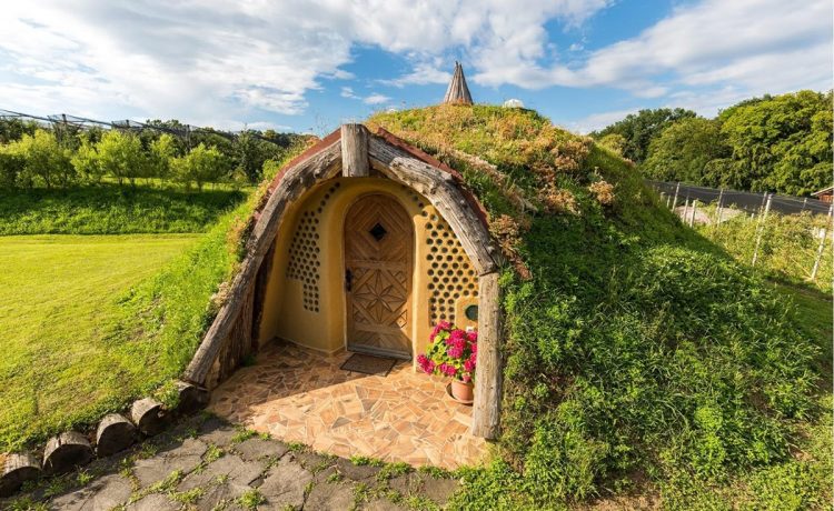02_hobbit-house-slovenia-750x460.jpg
