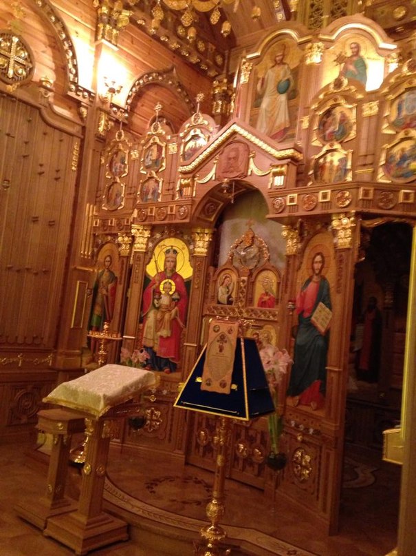 Имение Януковича в Межигорье - Хонка - имеет рыцарский зал с фигурами в полный рост (фото) | Новини