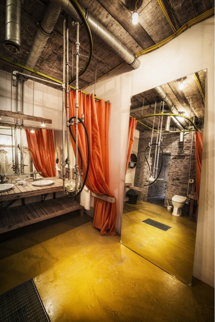 derevyanii_gotel_viennese_guest_room_ot_buro_heri_and_salli_4.jpg