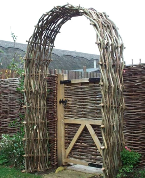 Как сделать оригинальную садовую арку из дерева