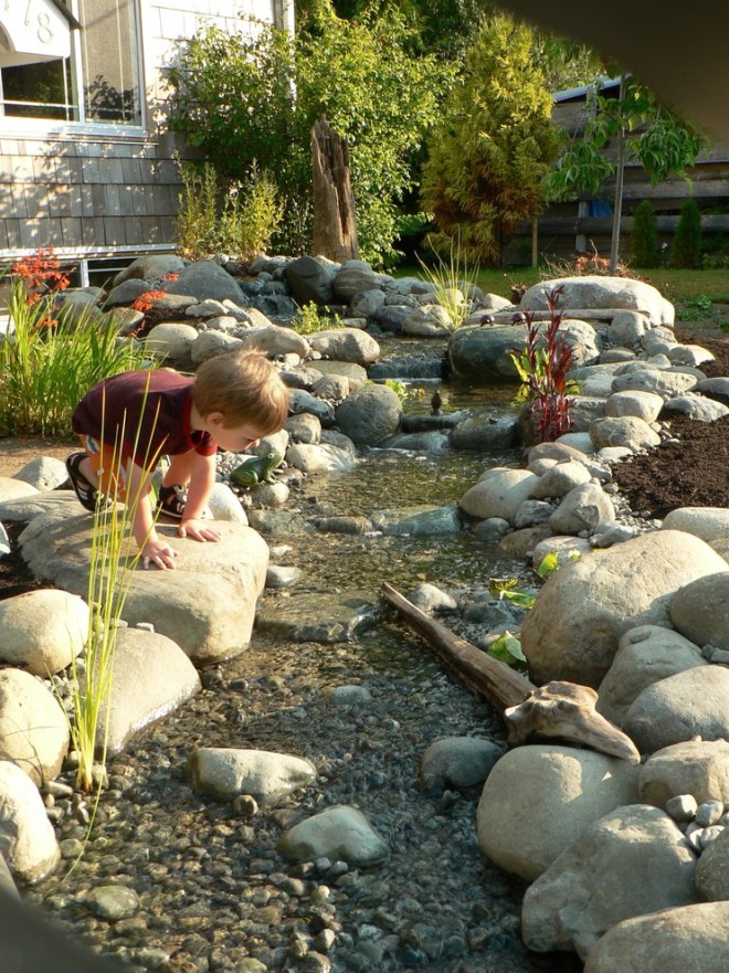 Красивый декор для дачи: как сделать сухой ручей на участке | FORUMHOUSE | Дзен